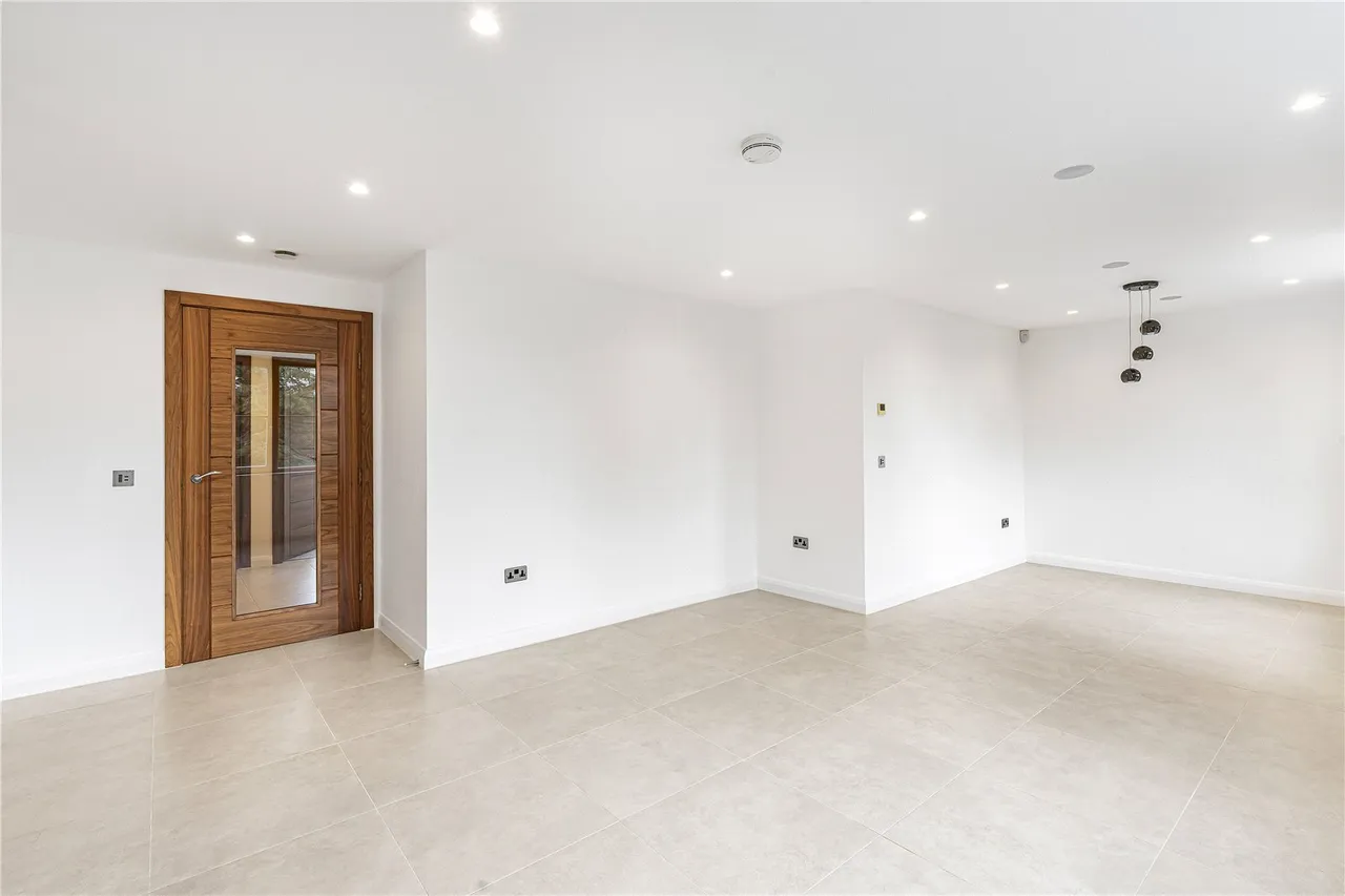 Totteridge Lane, London, N20 8DX, photo 4