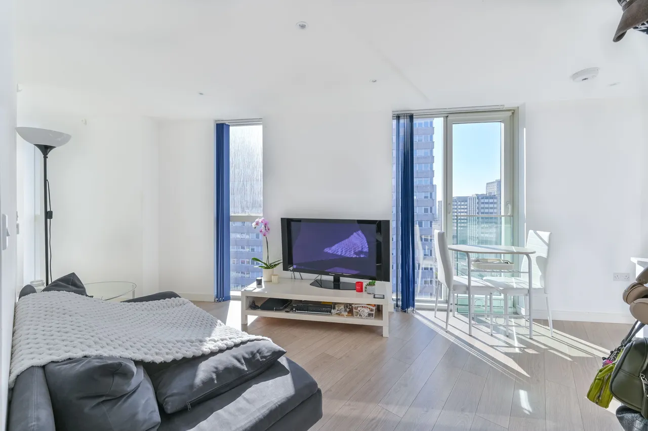 Flat 151, Pinnacle Apartments, 11 Saffron Central Square, Croydon, photo 2