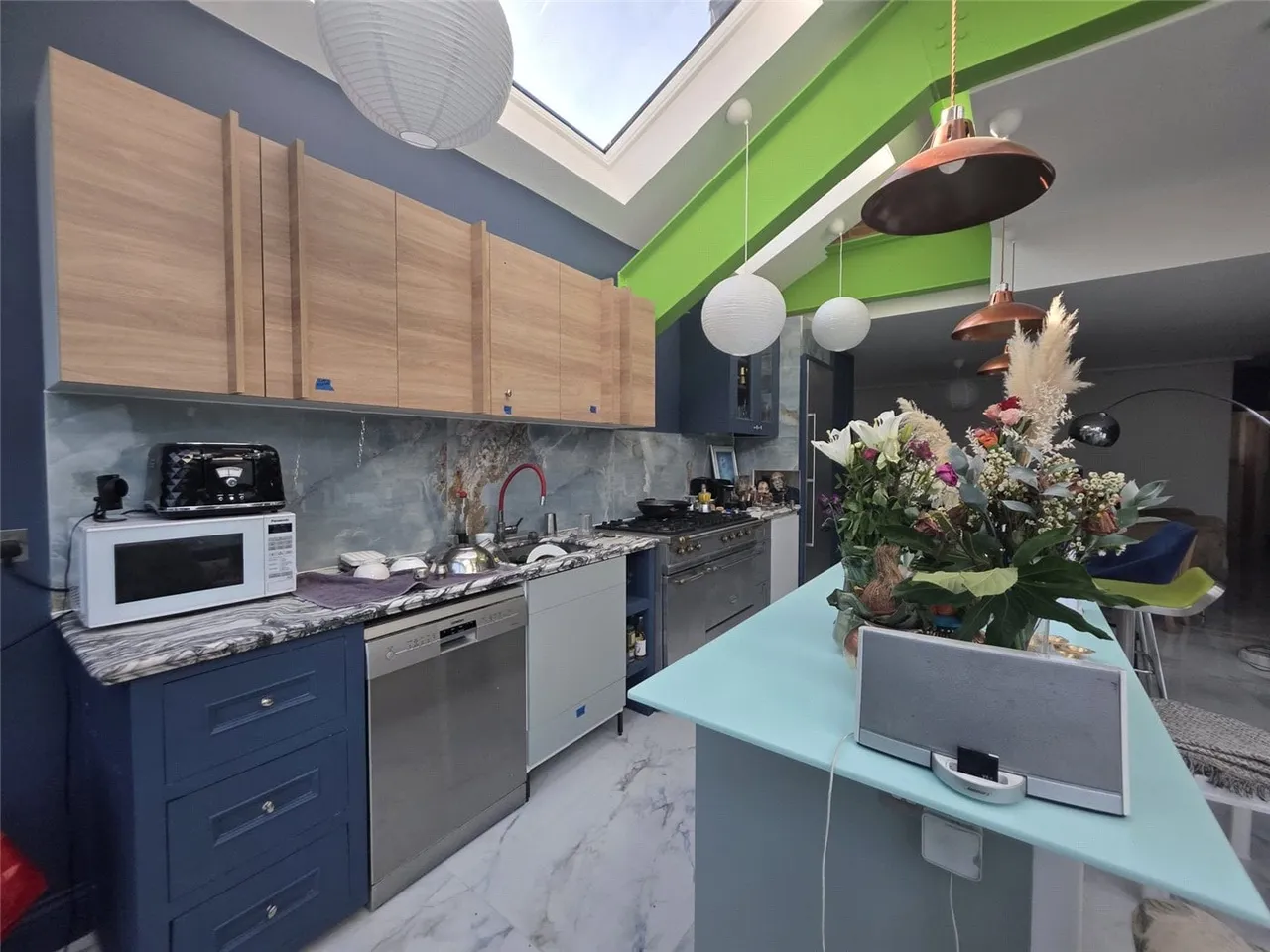 3 bed flat to rent — Carlton Avenue East, Wembley, Middx, HA9