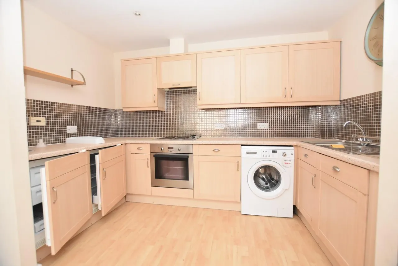 Camlough Walk, Chesterfield, S41, photo 2