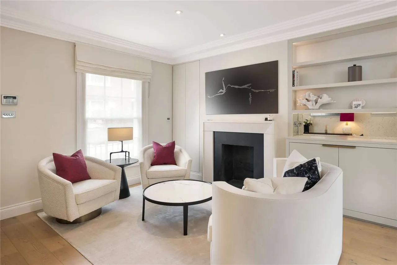 2 bed house for sale — Graham Terrace, London, SW1W 8HN