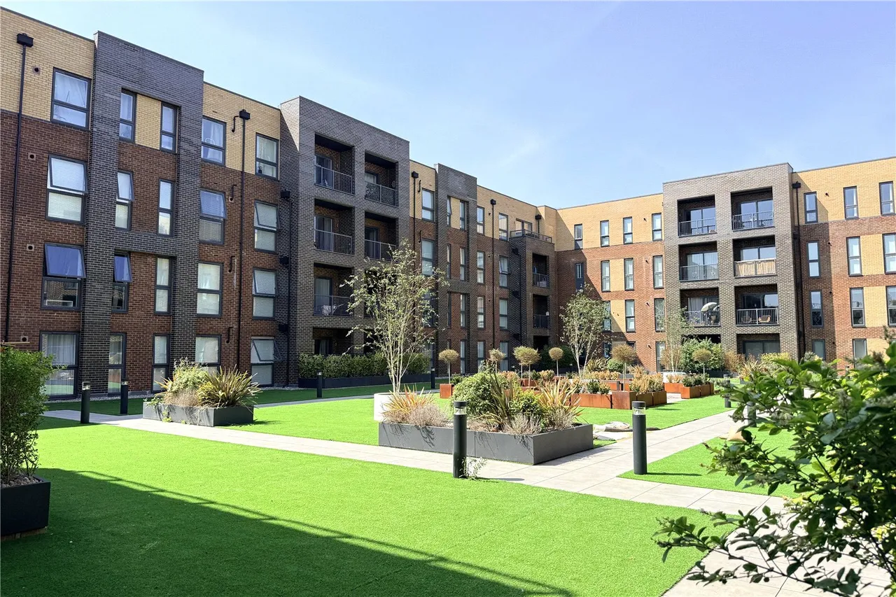 Moorfield Place, Farnborough, Hampshire, GU14 7JD, photo 8