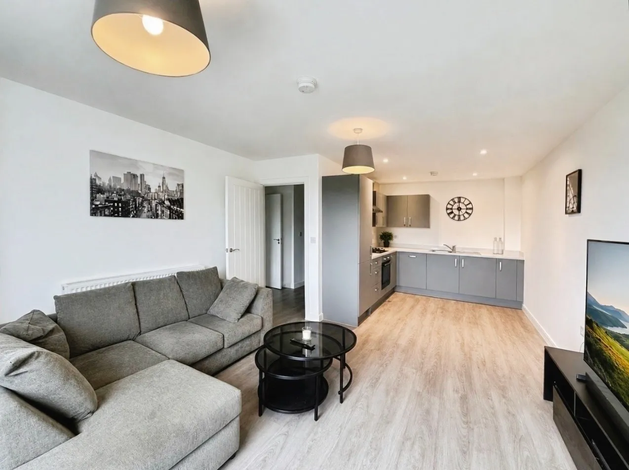 Moorfield Place, Farnborough, Hampshire, GU14 7JD, photo 2