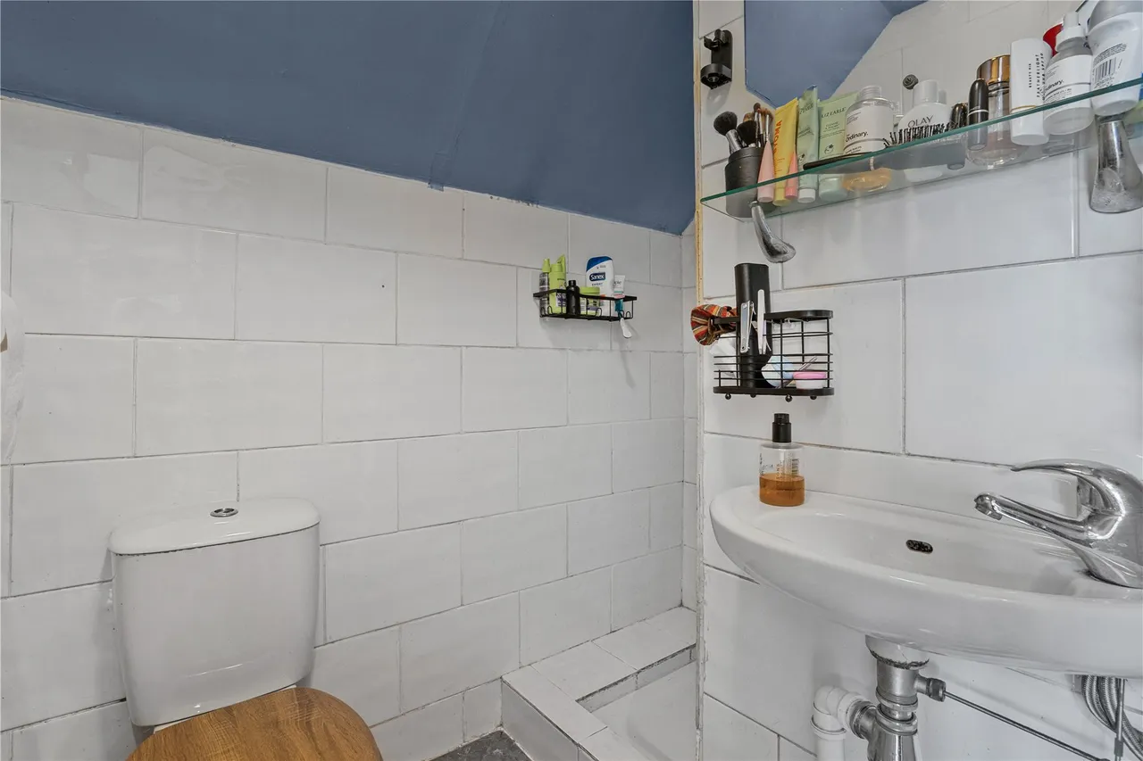 Guildford Road, West End, GU24, photo 23