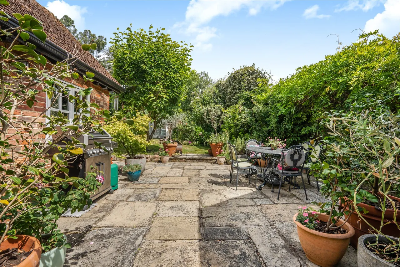 Guildford Road, West End, GU24, photo 25