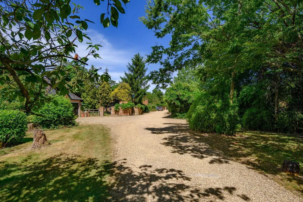 Wildhill Road, Essendon AL9 6DN, photo 19