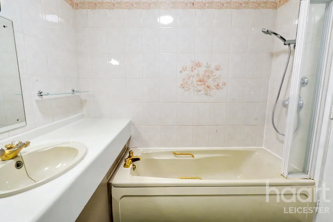 Hawthorne Drive, Leicester, LE5, photo 11