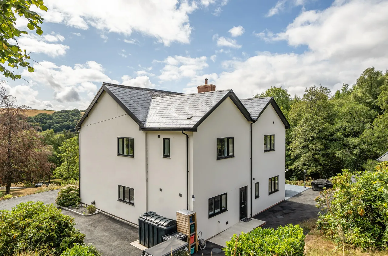 Van, Llanidloes, photo 40