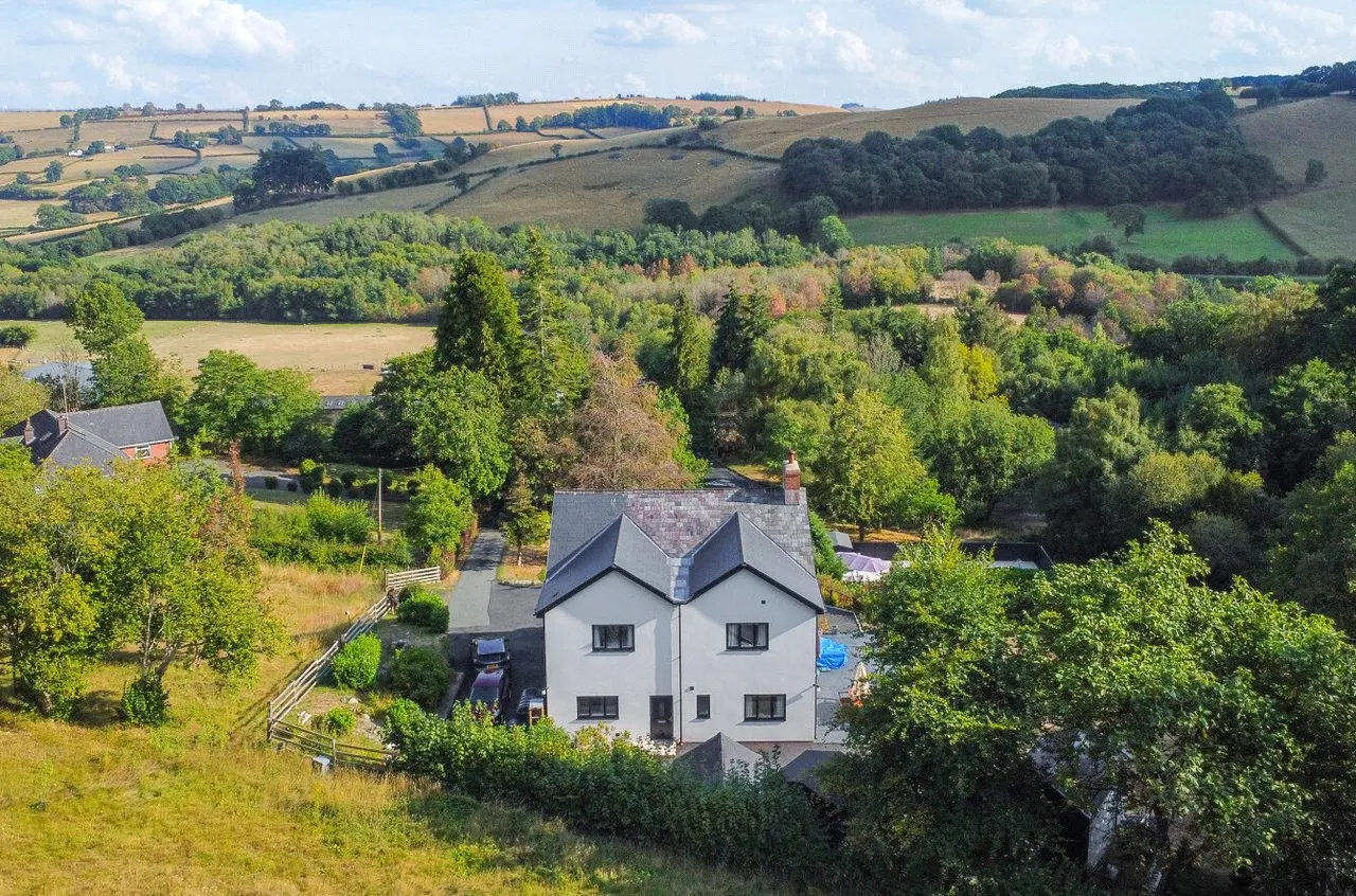 Van, Llanidloes, photo 45