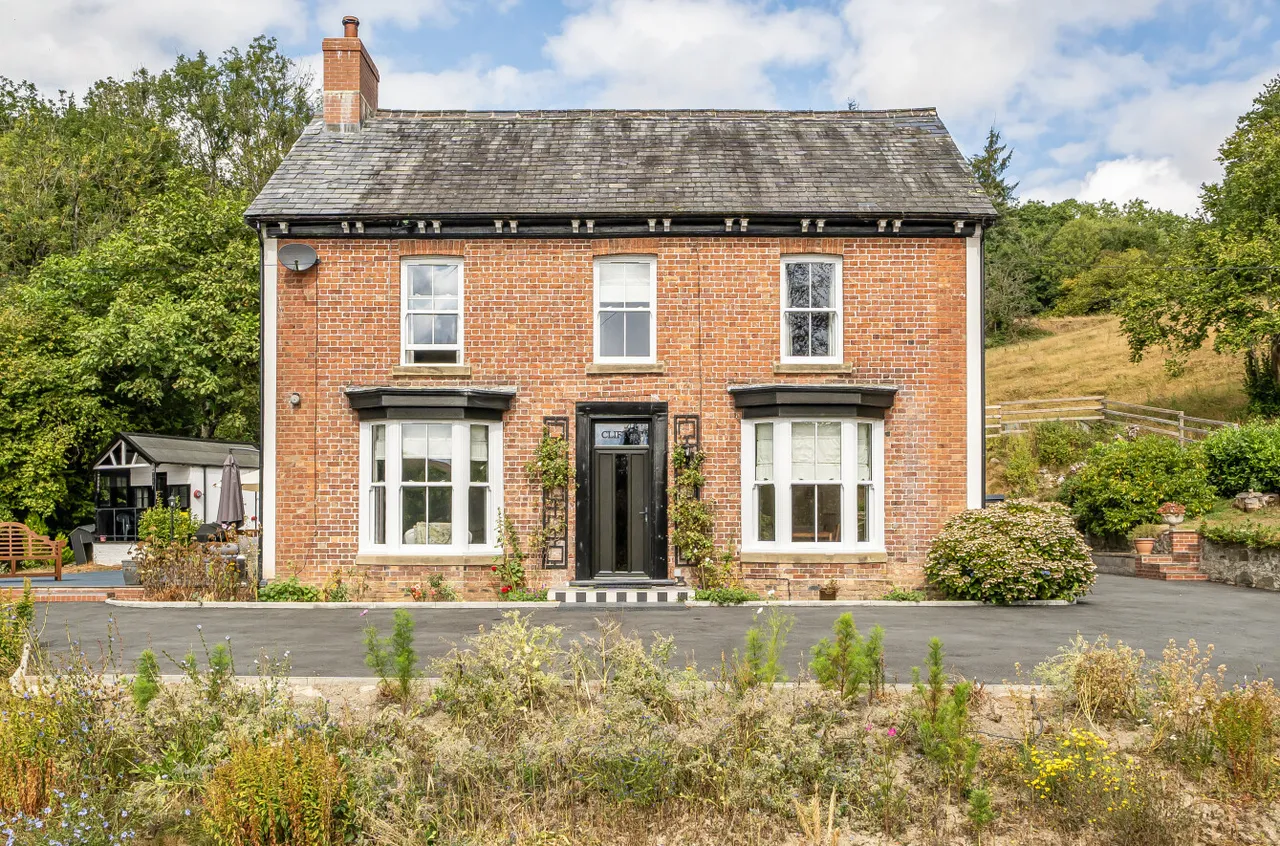 Van, Llanidloes, photo 39