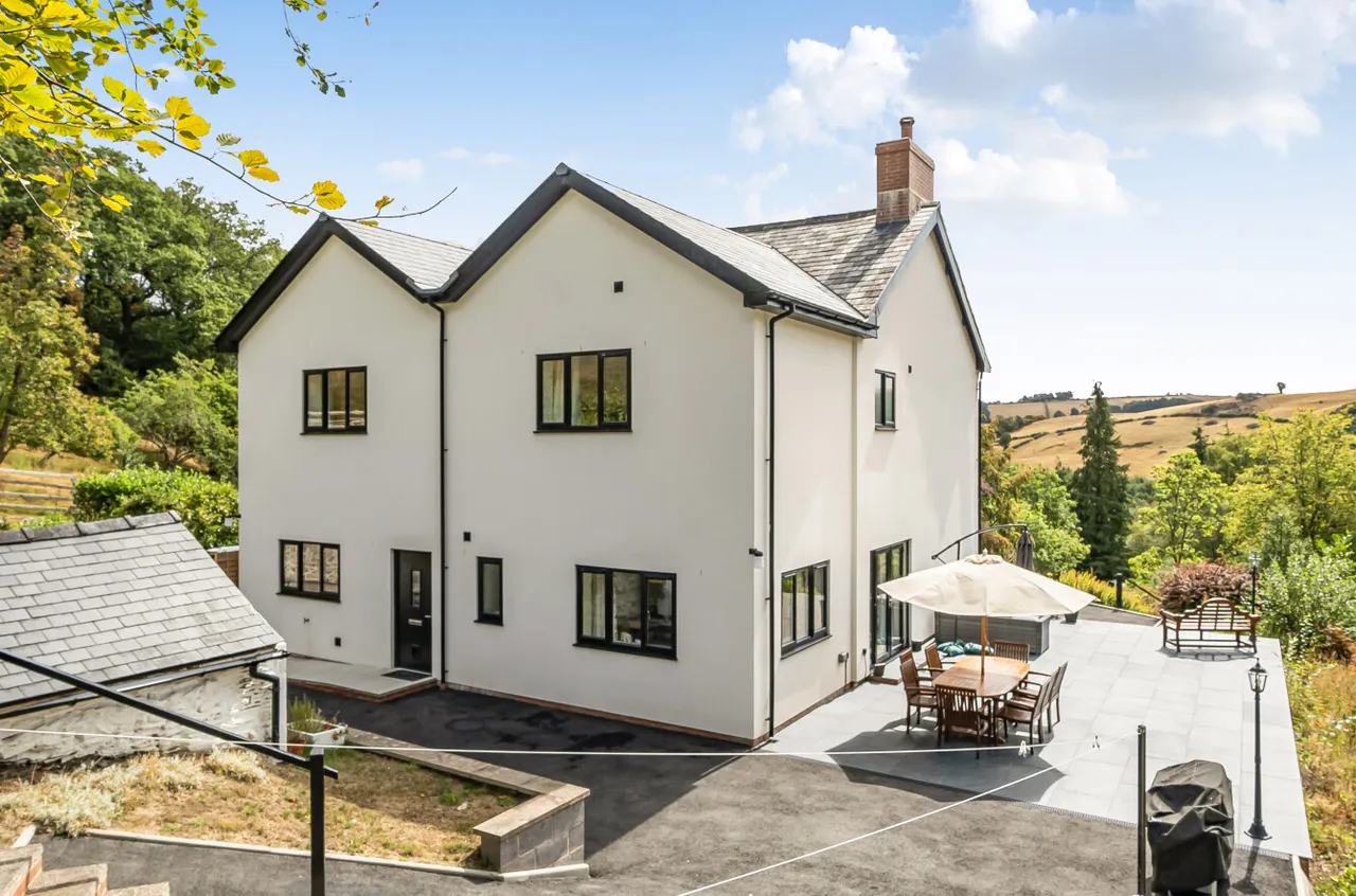 Van, Llanidloes, photo 41