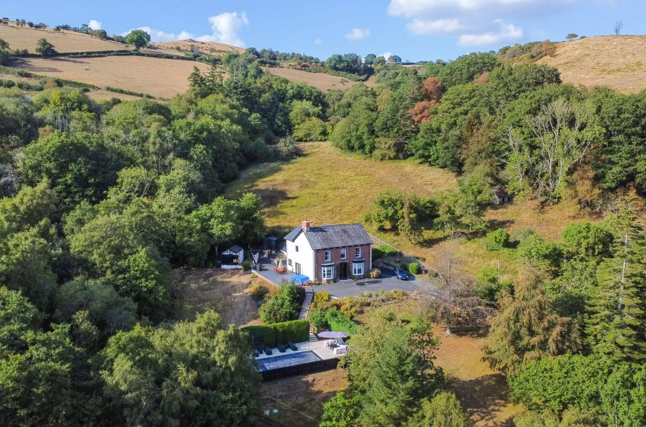 Van, Llanidloes, photo 47