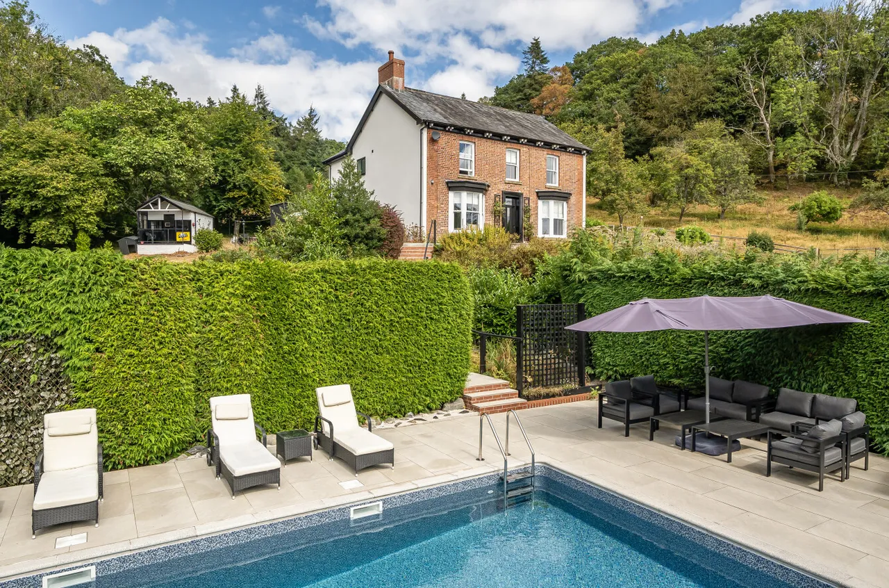 5 bed house for sale, Van, Llanidloes