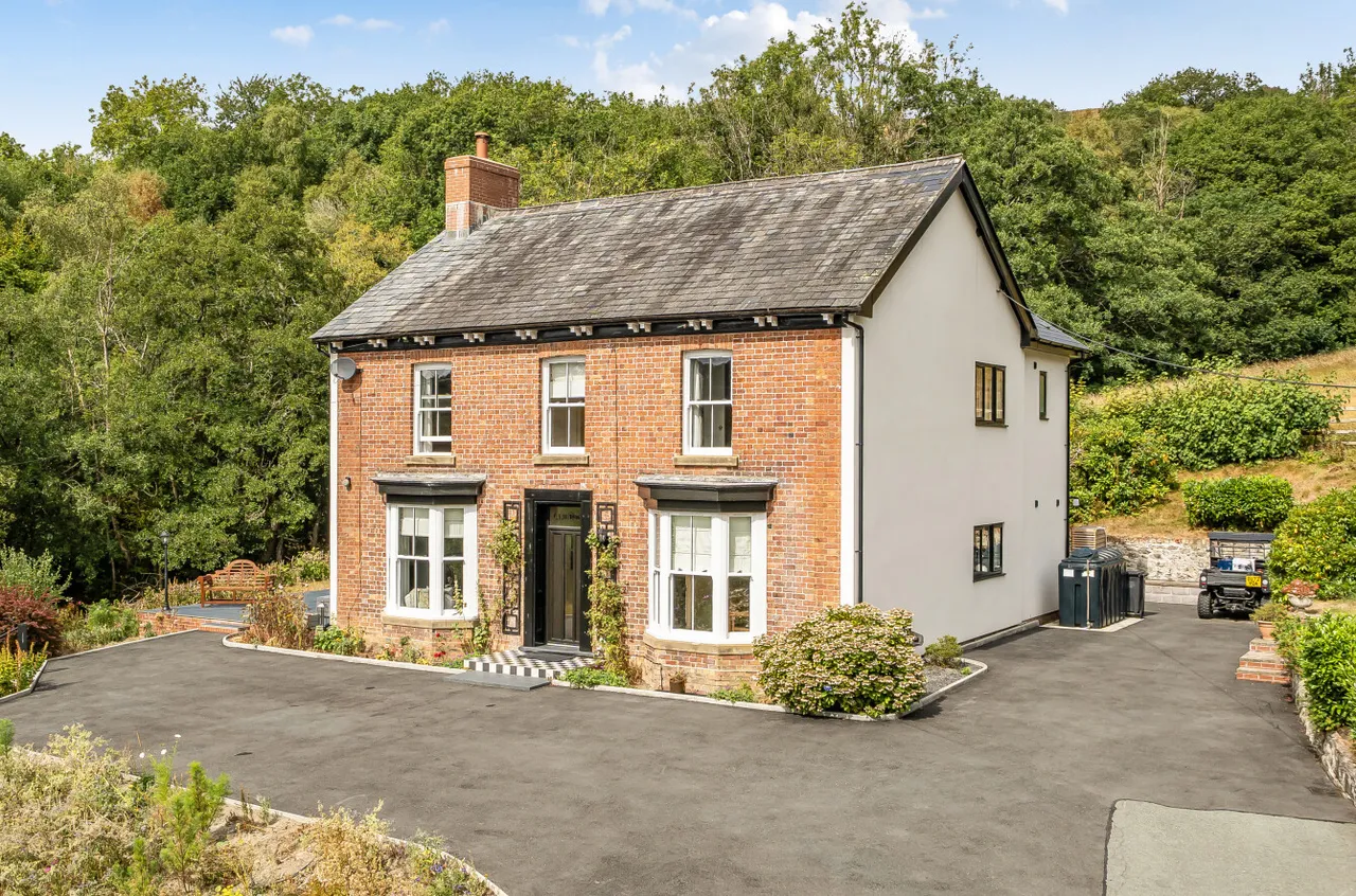 Van, Llanidloes, photo 37