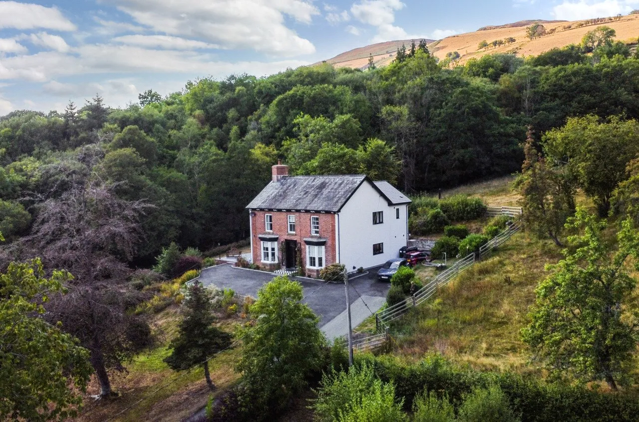 Van, Llanidloes, photo 44