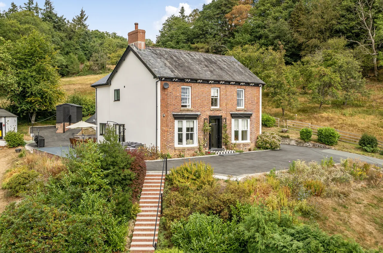 Van, Llanidloes, photo 38