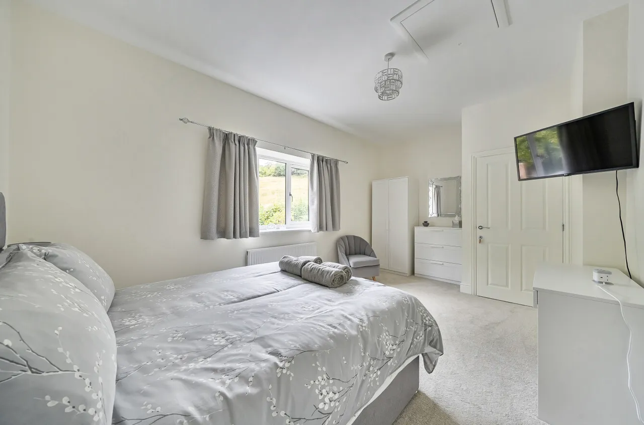 Van, Llanidloes, photo 27