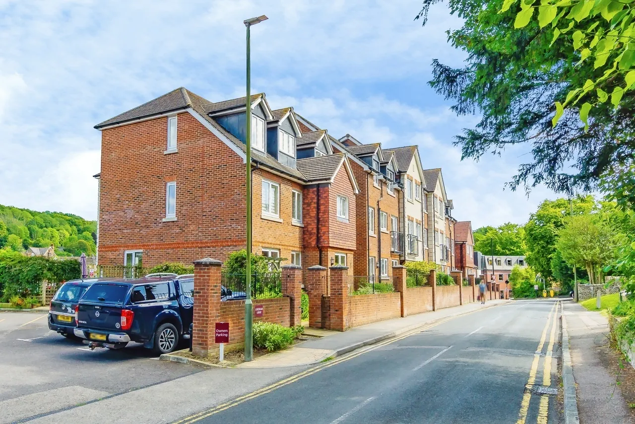 2 bed flat for sale — Caterham Lodge, 2 Stafford Road, Caterham, Surrey, CR3
