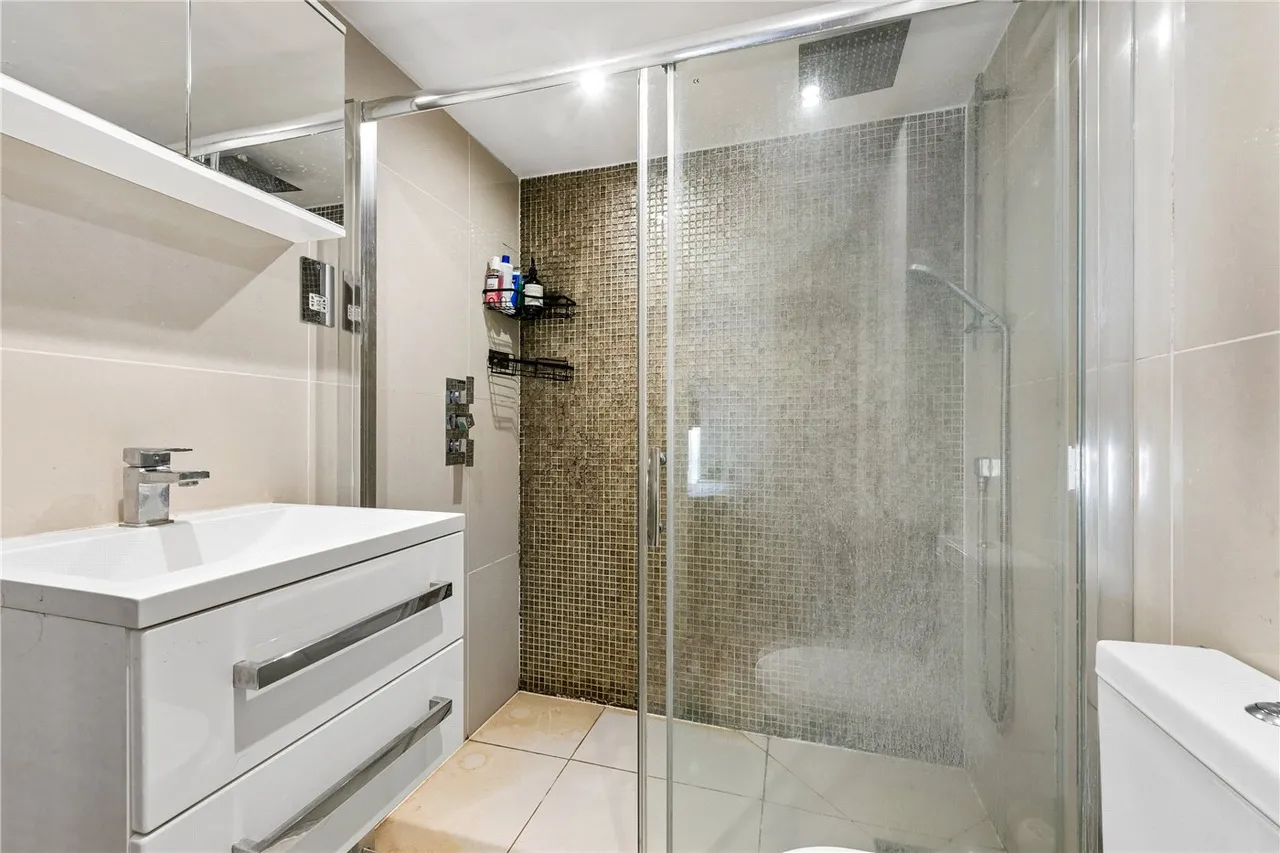 2 bed flat for sale — Morning Lane, London, E9