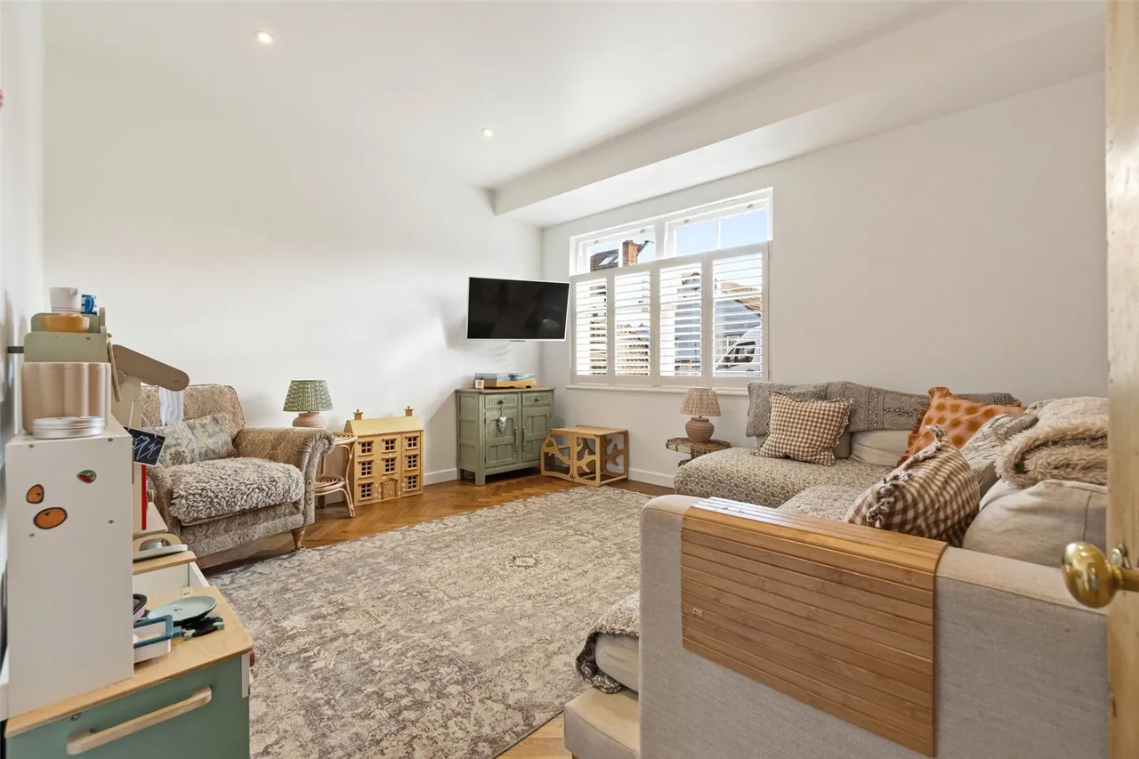 Myrtle Road, Hampton Hill, TW12 1QB, photo 4