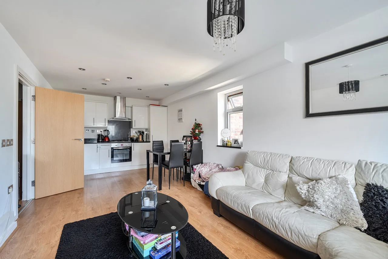 Flat 5, Capital House, 454 Larkshall Road, London, photo 5