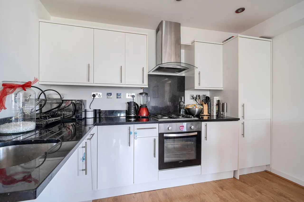 Flat 5, Capital House, 454 Larkshall Road, London, photo 3