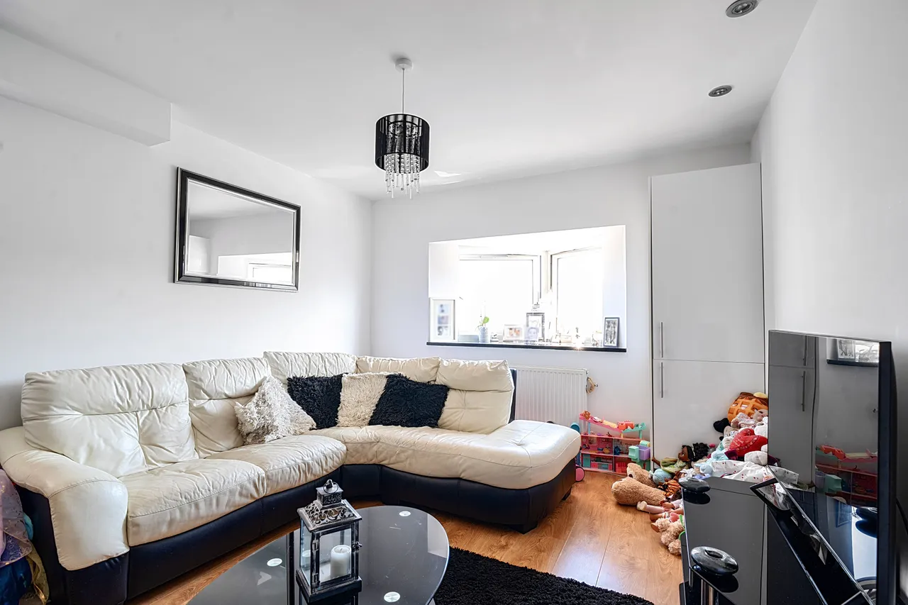 Flat 5, Capital House, 454 Larkshall Road, London, photo 4
