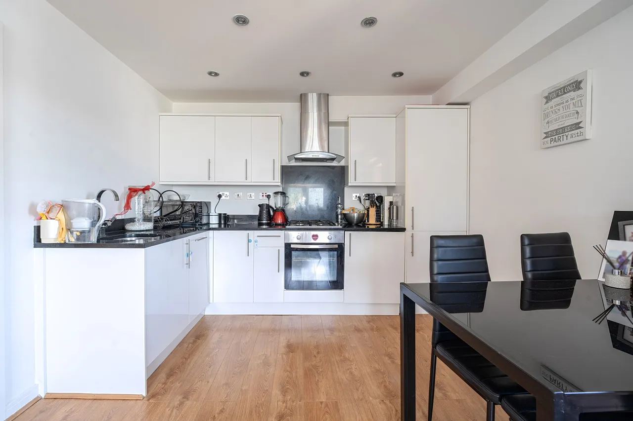 Flat 5, Capital House, 454 Larkshall Road, London, photo 2