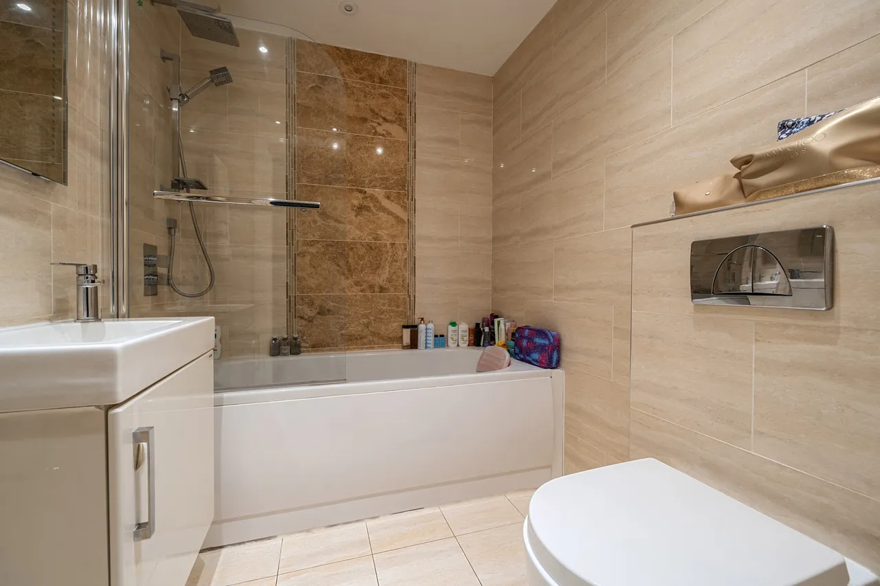 Flat 5, Capital House, 454 Larkshall Road, London, photo 8