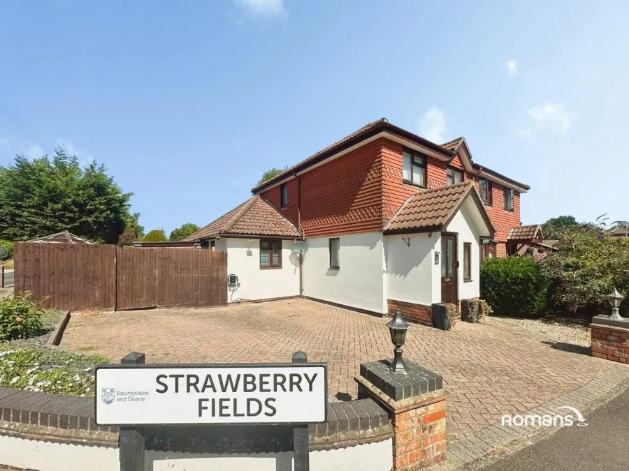 4 bed house for sale, Strawberry Fields, Bramley, RG26