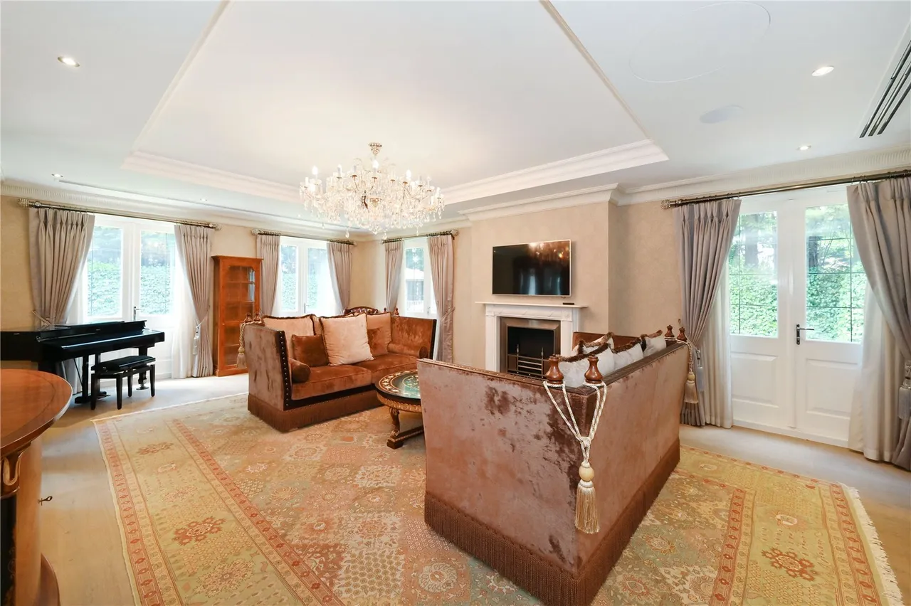 Camp End Road, St George's Hill, KT13, photo 7