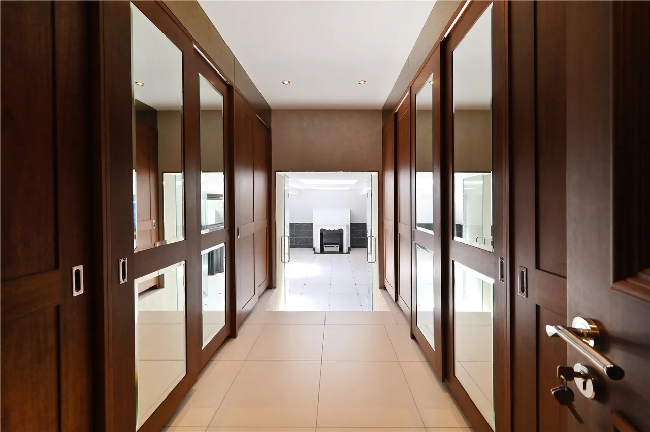 Camp End Road, St George's Hill, KT13, photo 14