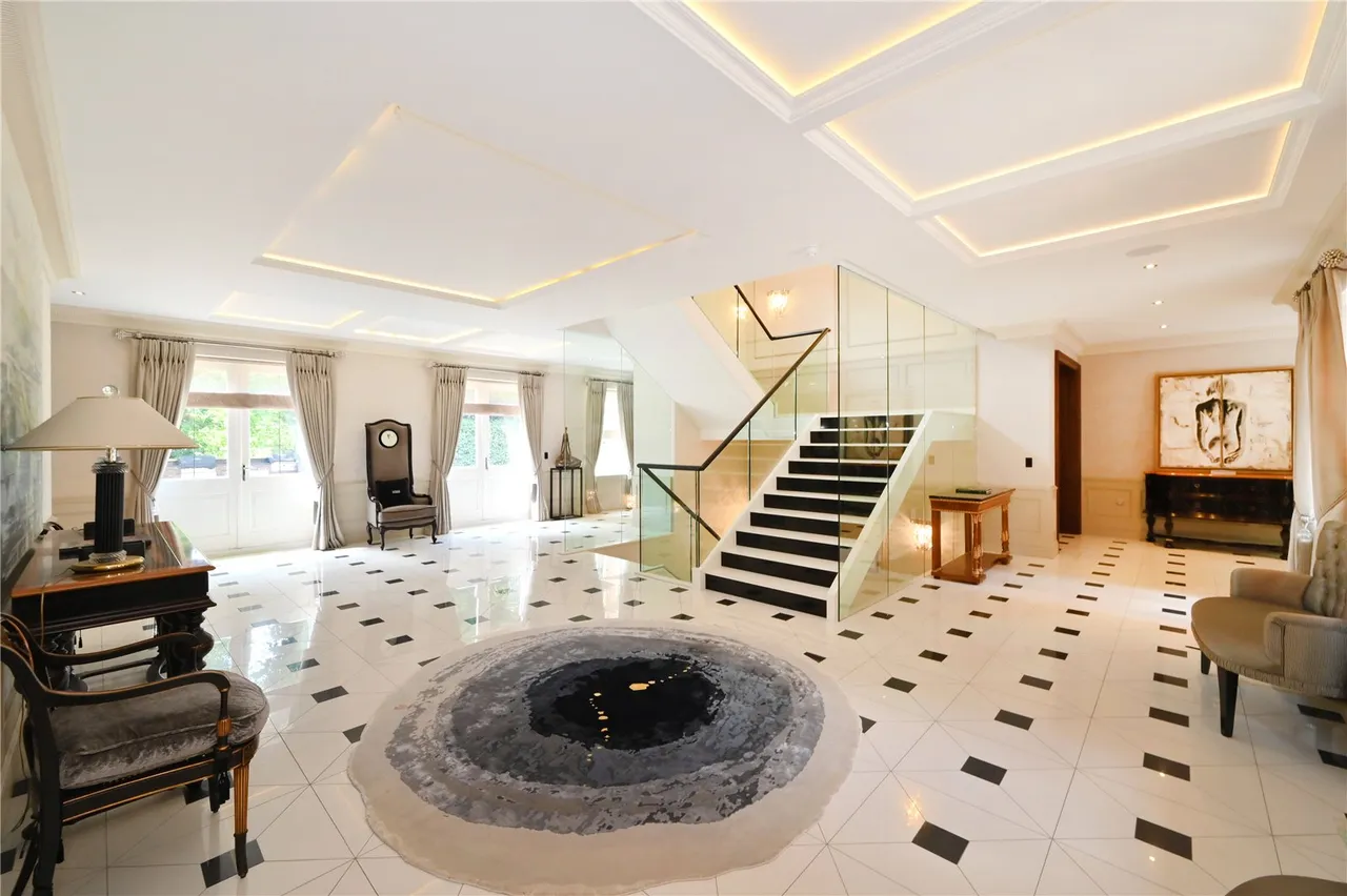 Camp End Road, St George's Hill, KT13, photo 6