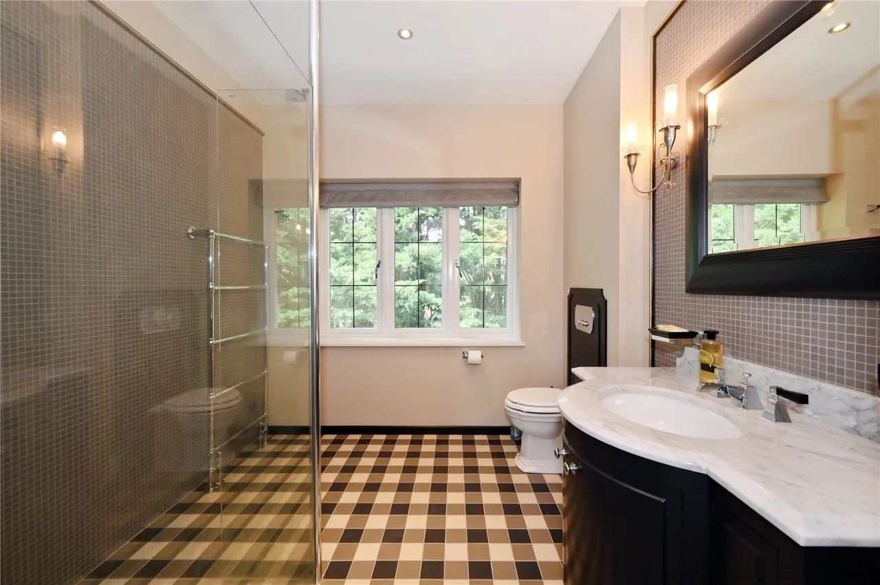Camp End Road, St George's Hill, KT13, photo 21