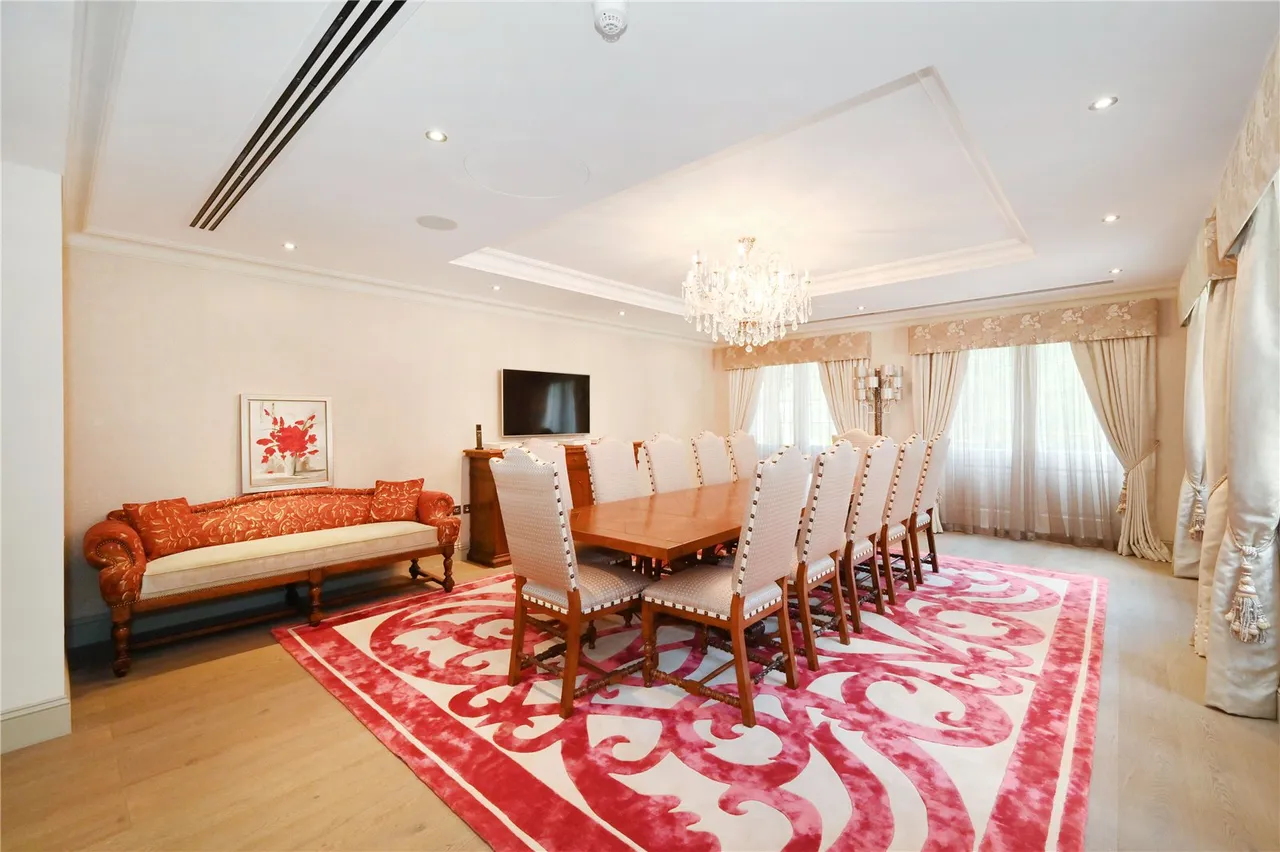 Camp End Road, St George's Hill, KT13, photo 9