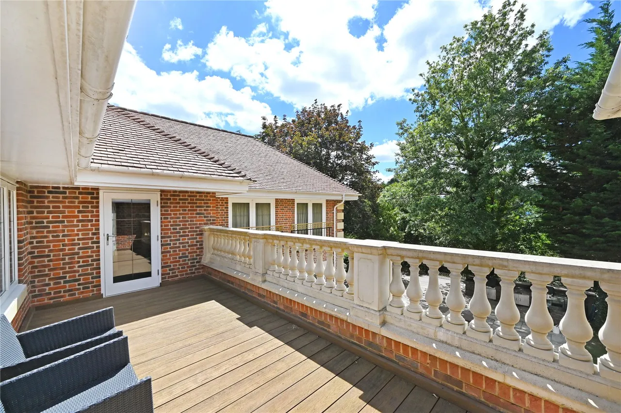 Camp End Road, St George's Hill, KT13, photo 15