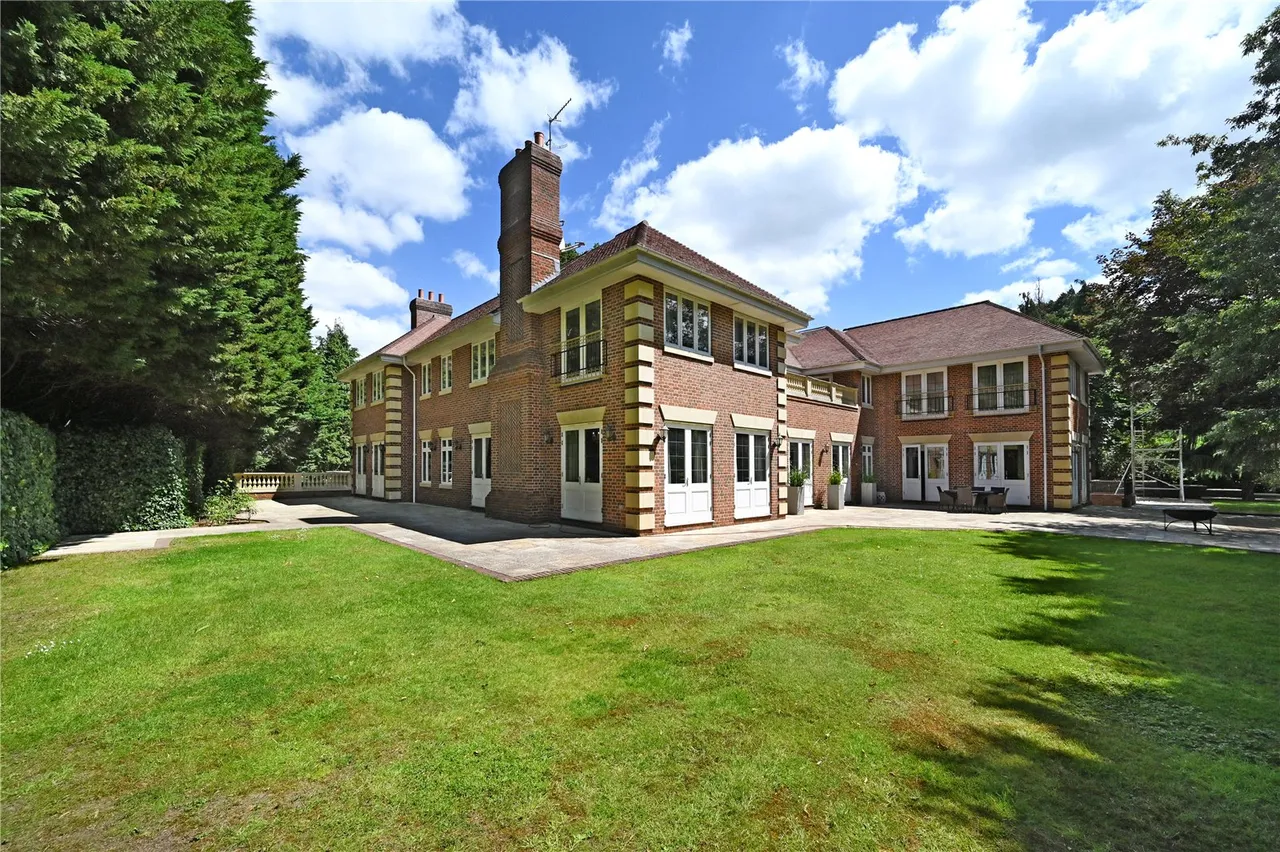 Camp End Road, St George's Hill, KT13, photo 25