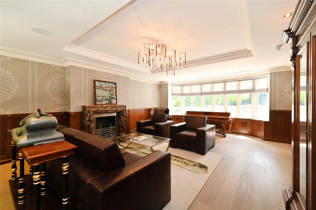 Camp End Road, St George's Hill, KT13, photo 10