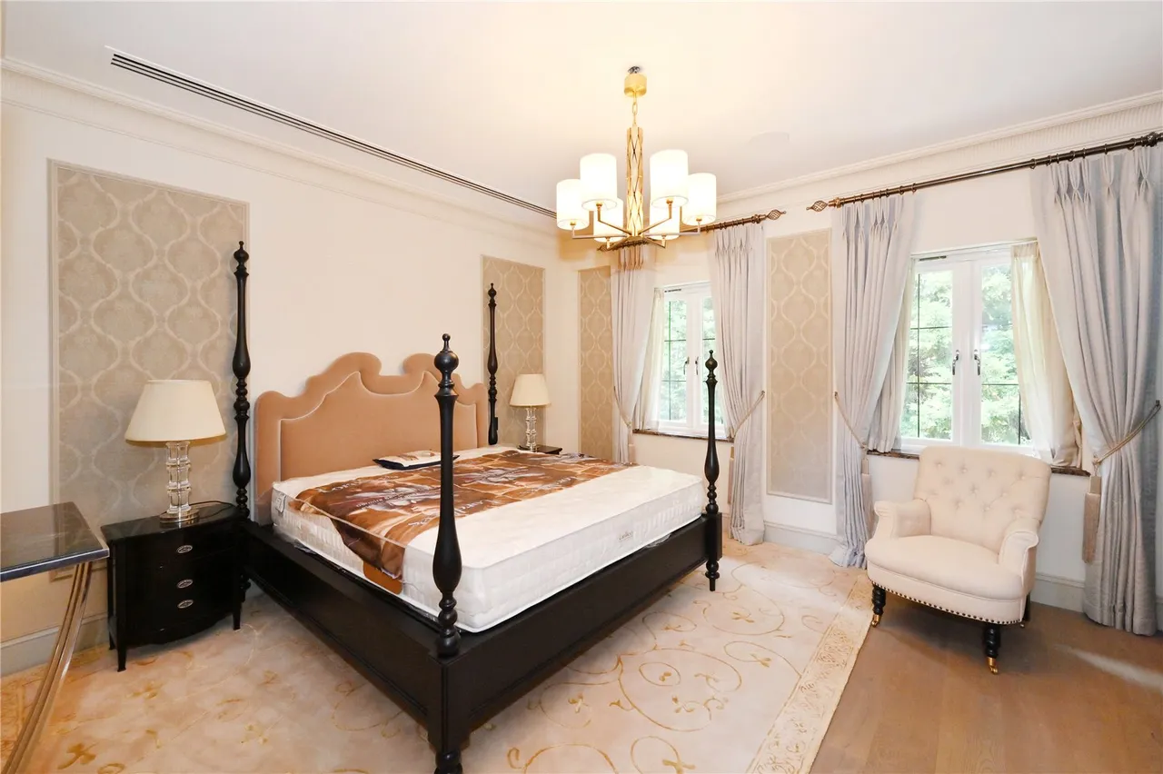 Camp End Road, St George's Hill, KT13, photo 17