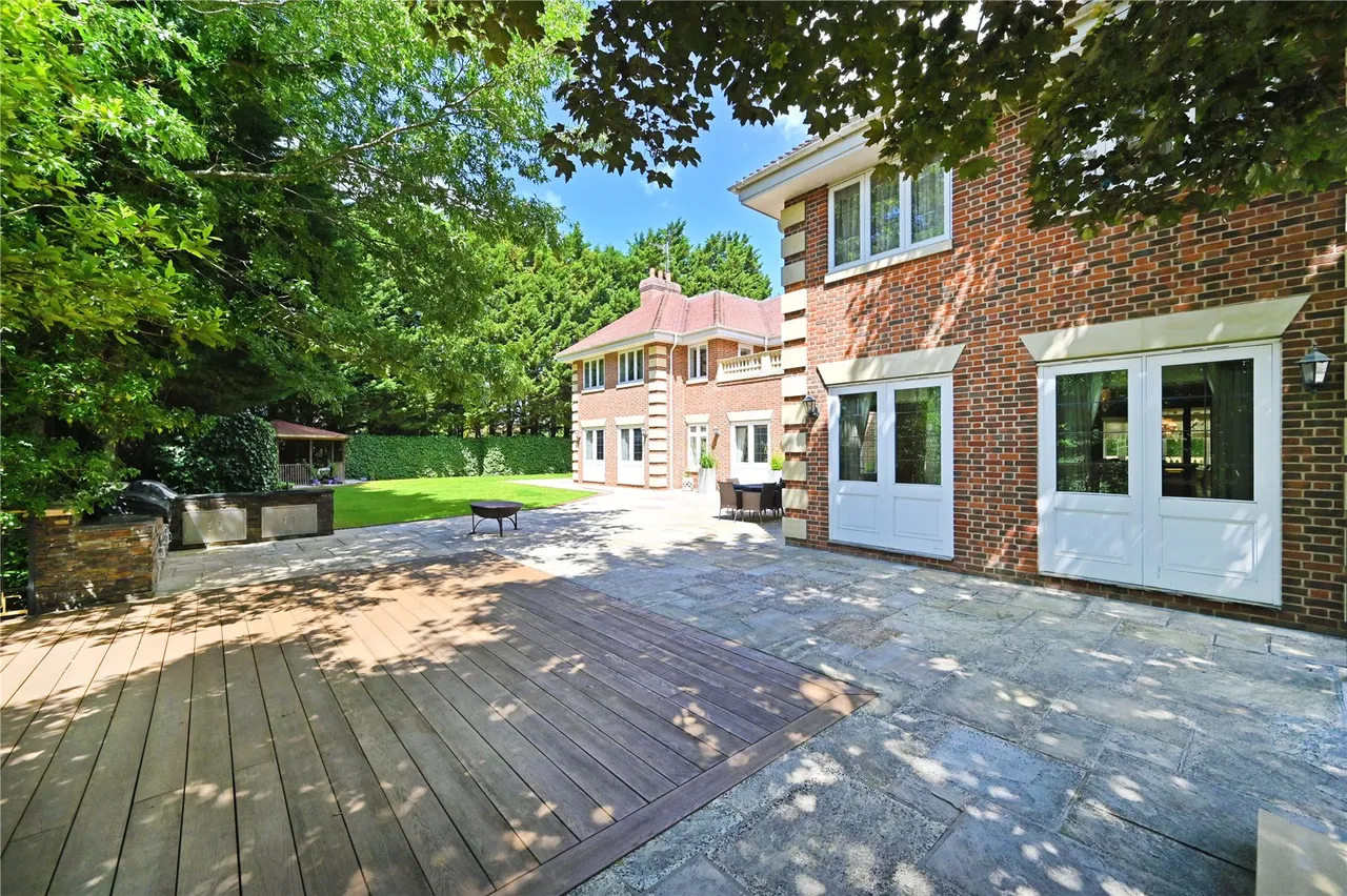 Camp End Road, St George's Hill, KT13, photo 24