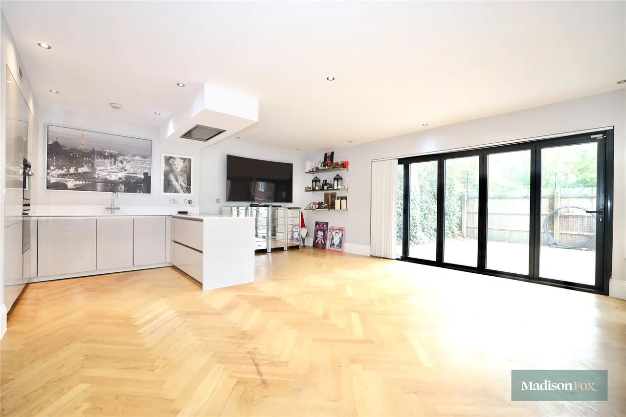 Lingmere Close, Chigwell, IG7, photo 3