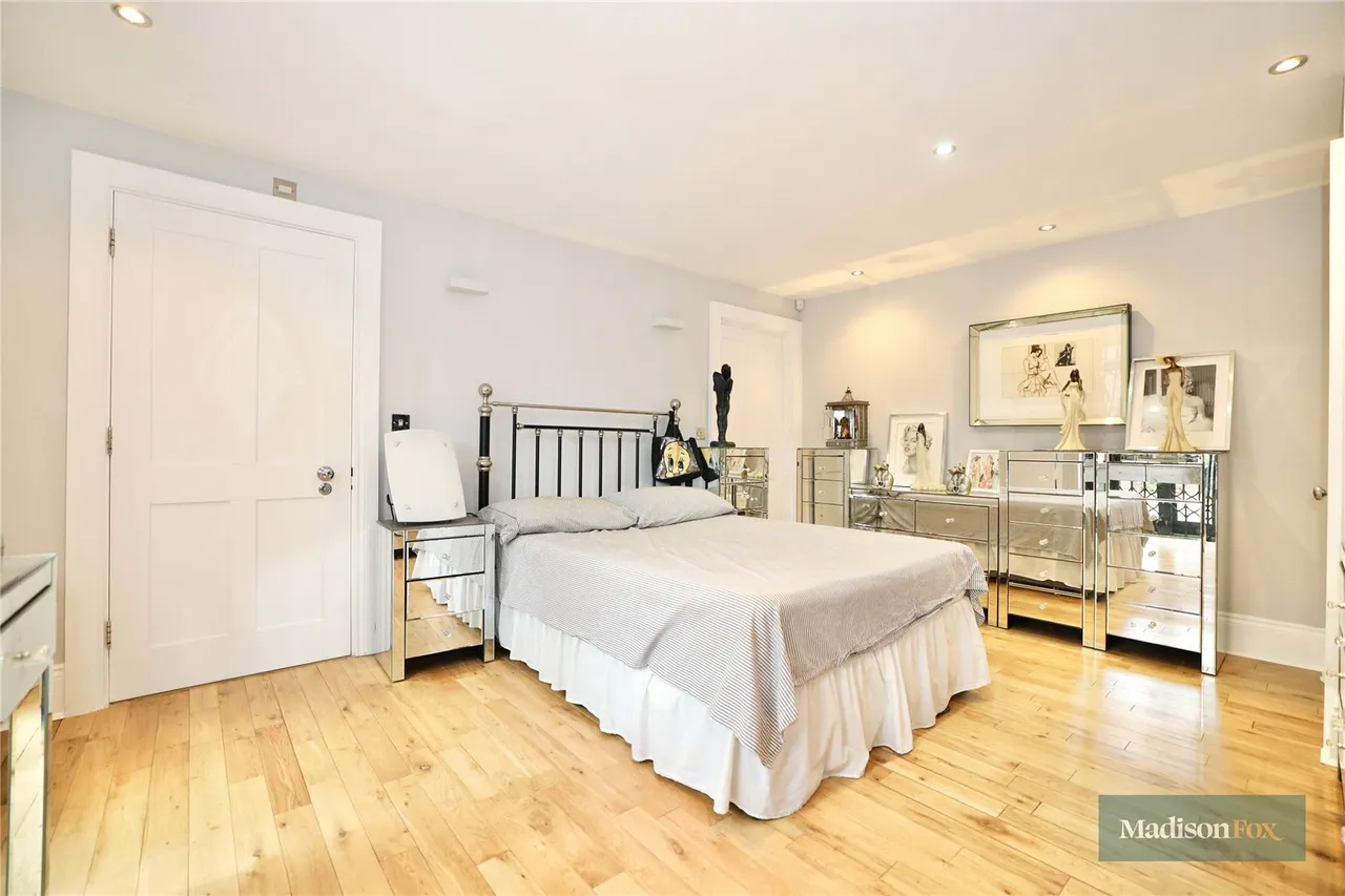 Lingmere Close, Chigwell, IG7, photo 7
