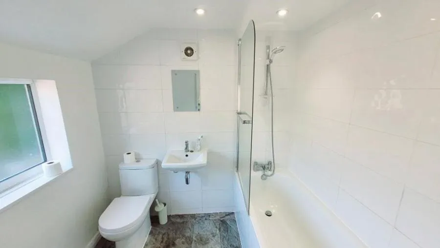 St. Saviours Road, Coalville, LE67, photo 7