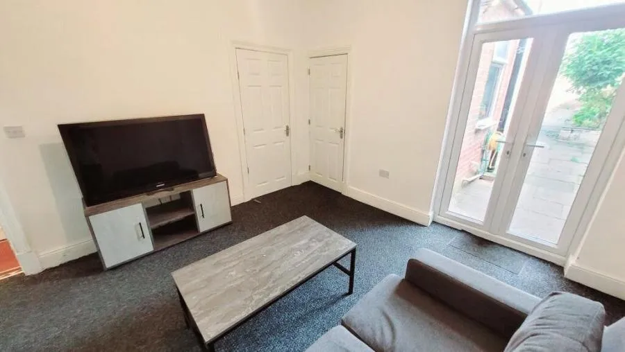 St. Saviours Road, Coalville, LE67, photo 5