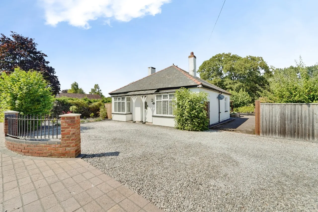 3 bed house for sale — Worlington Road, Mildenhall, Bury St. Edmunds, Suffolk, IP28