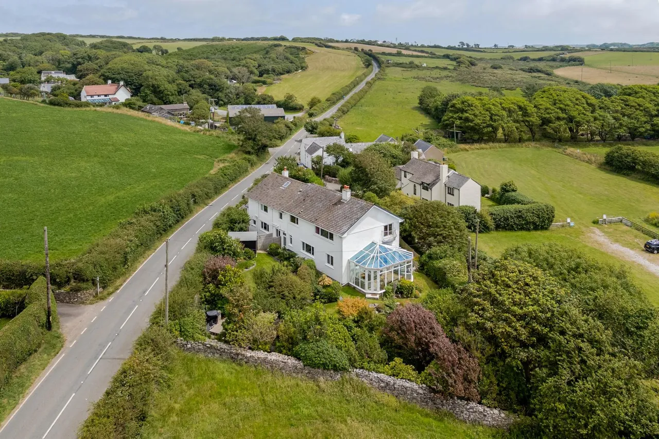 An exceptional 7-Bedroom home with flexible living and stunning Rhossili location, photo 49