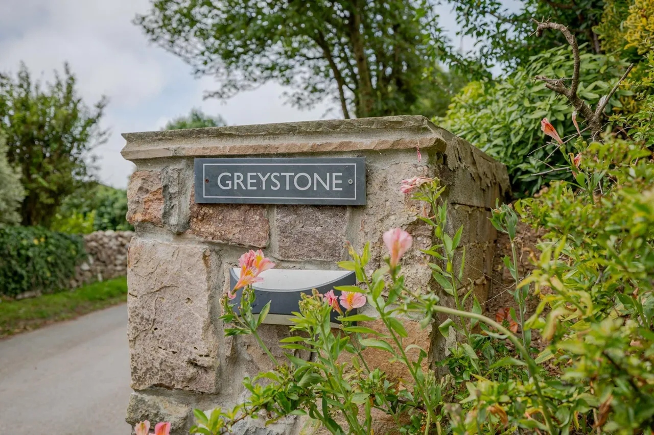 An exceptional 7-Bedroom home with flexible living and stunning Rhossili location, photo 3