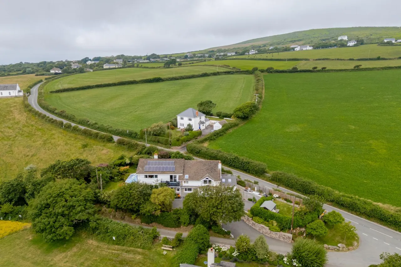 An exceptional 7-Bedroom home with flexible living and stunning Rhossili location, photo 39