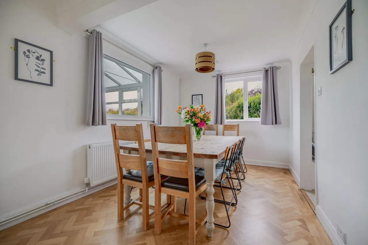 An exceptional 7-Bedroom home with flexible living and stunning Rhossili location, photo 7
