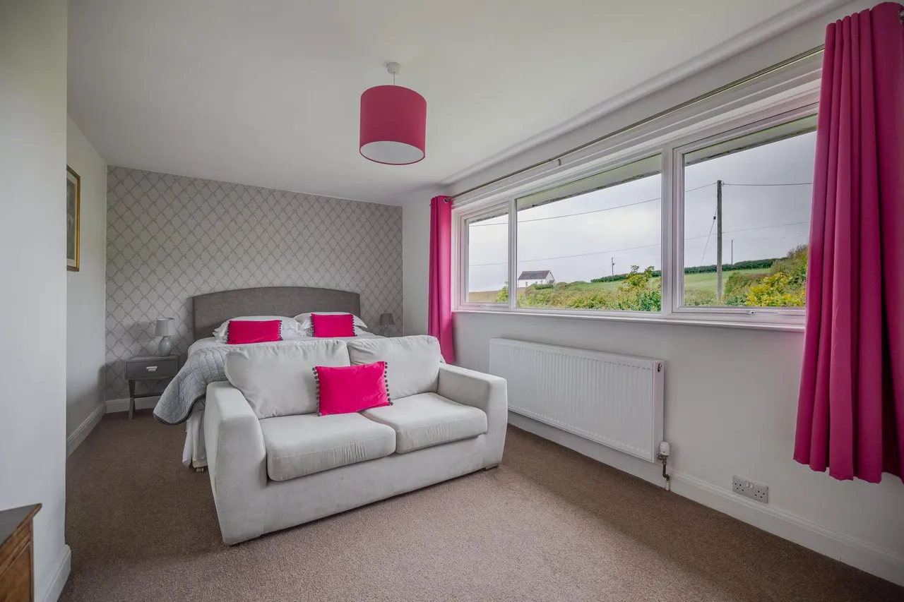 An exceptional 7-Bedroom home with flexible living and stunning Rhossili location, photo 18